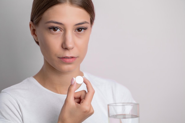 Jakie tabletki na suchą skórę mogą pomóc?