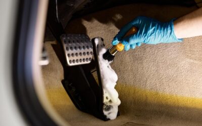 Czym czyścić skórzaną tapicerkę w aucie?