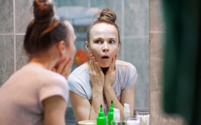 Czym odtłuścić twarz przed kwasami żeby przygotować skórę do zabiegu?