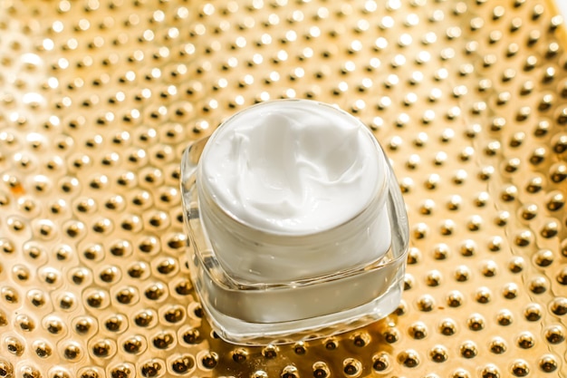 Ile po retinolu krem nakładać na twarz?