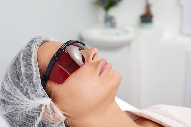 Jak pielęgnować twarz po zabiegu laserowym żeby przyspieszyć regenerację?