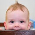 Jak myć twarz niemowlakowi, by nie podrażnić delikatnej skóry?