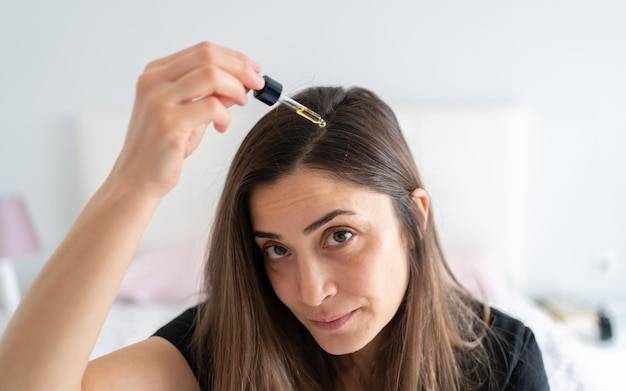 Jak olejować skórę głowy, by poprawić kondycję włosów?