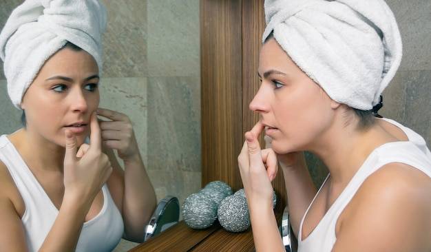 Co stosować na rozszerzone pory, by poprawić wygląd skóry?