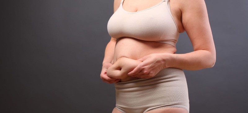 Na czym polega różnica między usunięciem tłuszczu a wycięciem skóry?